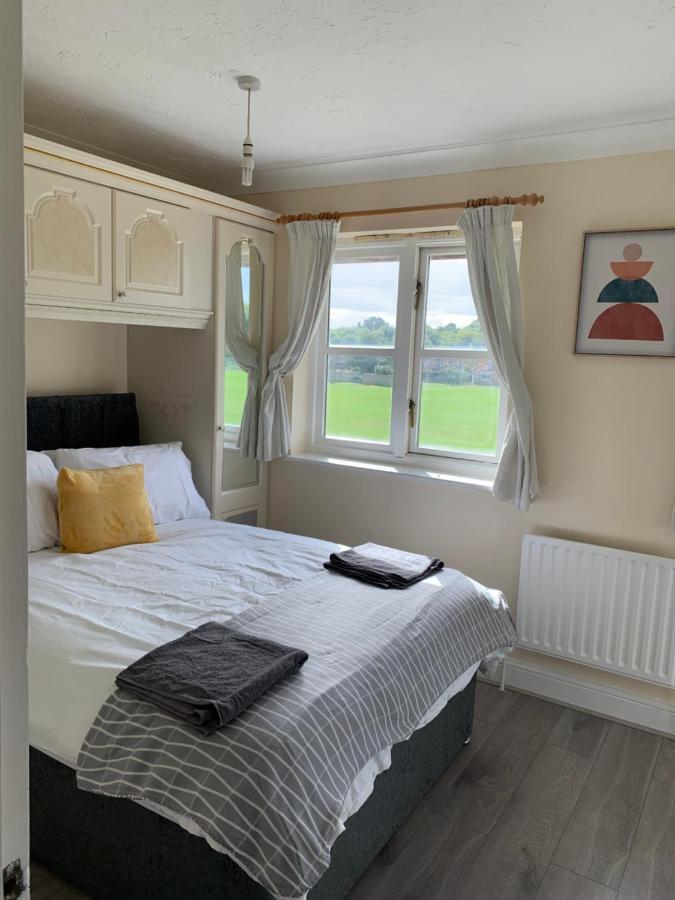 Large, Spacious 3 Bedroom Sleeps 6, Apartment For Contractors And Holidays In Lewisham, Greater London - 1 Free Parking Space & Free Wifi 外观 照片