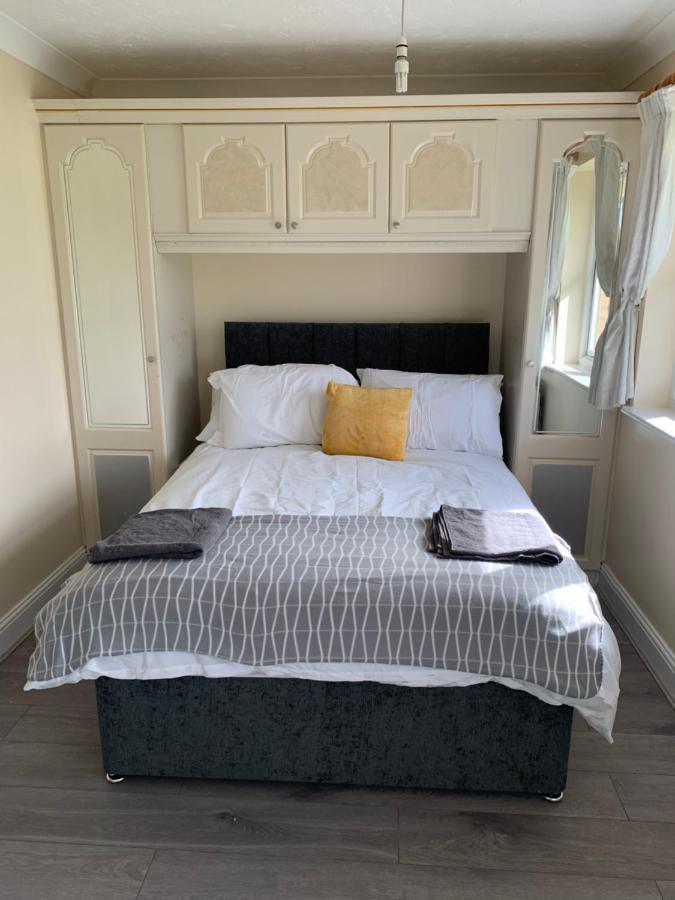 Large, Spacious 3 Bedroom Sleeps 6, Apartment For Contractors And Holidays In Lewisham, Greater London - 1 Free Parking Space & Free Wifi 外观 照片