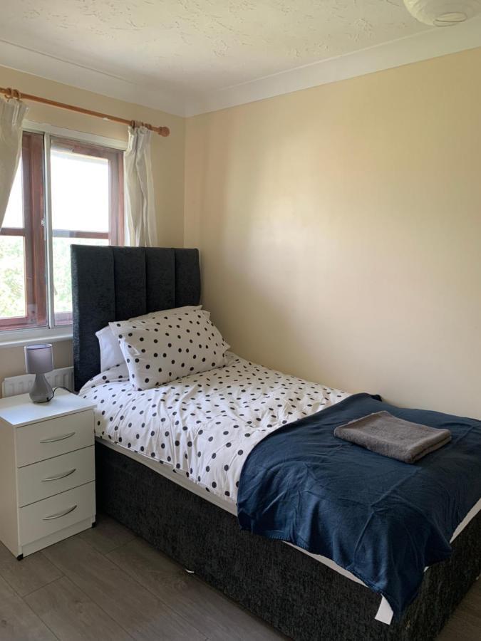 Large, Spacious 3 Bedroom Sleeps 6, Apartment For Contractors And Holidays In Lewisham, Greater London - 1 Free Parking Space & Free Wifi 外观 照片